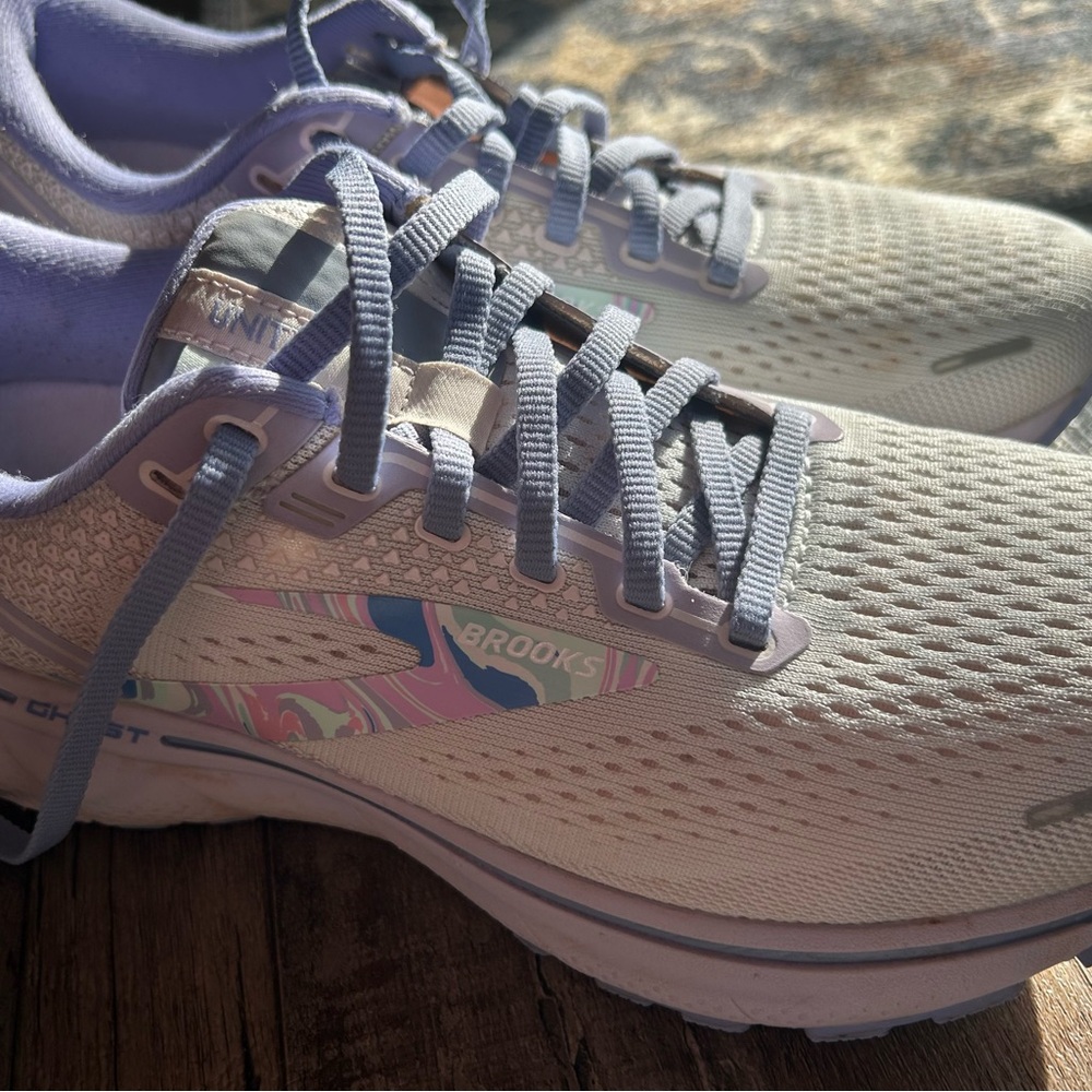 Brooks Women's Running Shoes - Cream and Gray